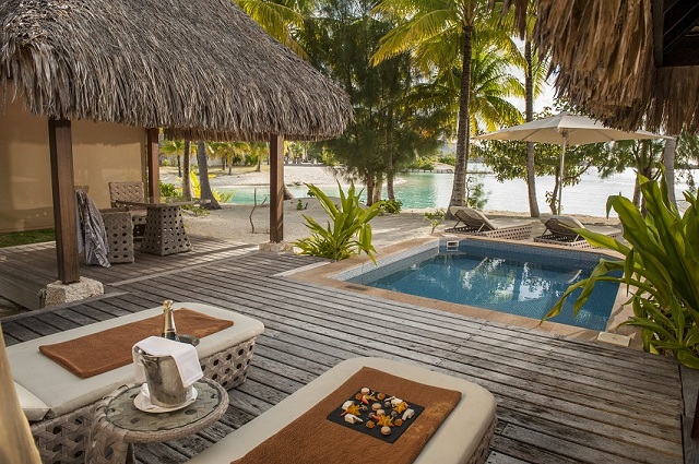St Regis Bora Bora Resort Hotel - Villa am Strand
